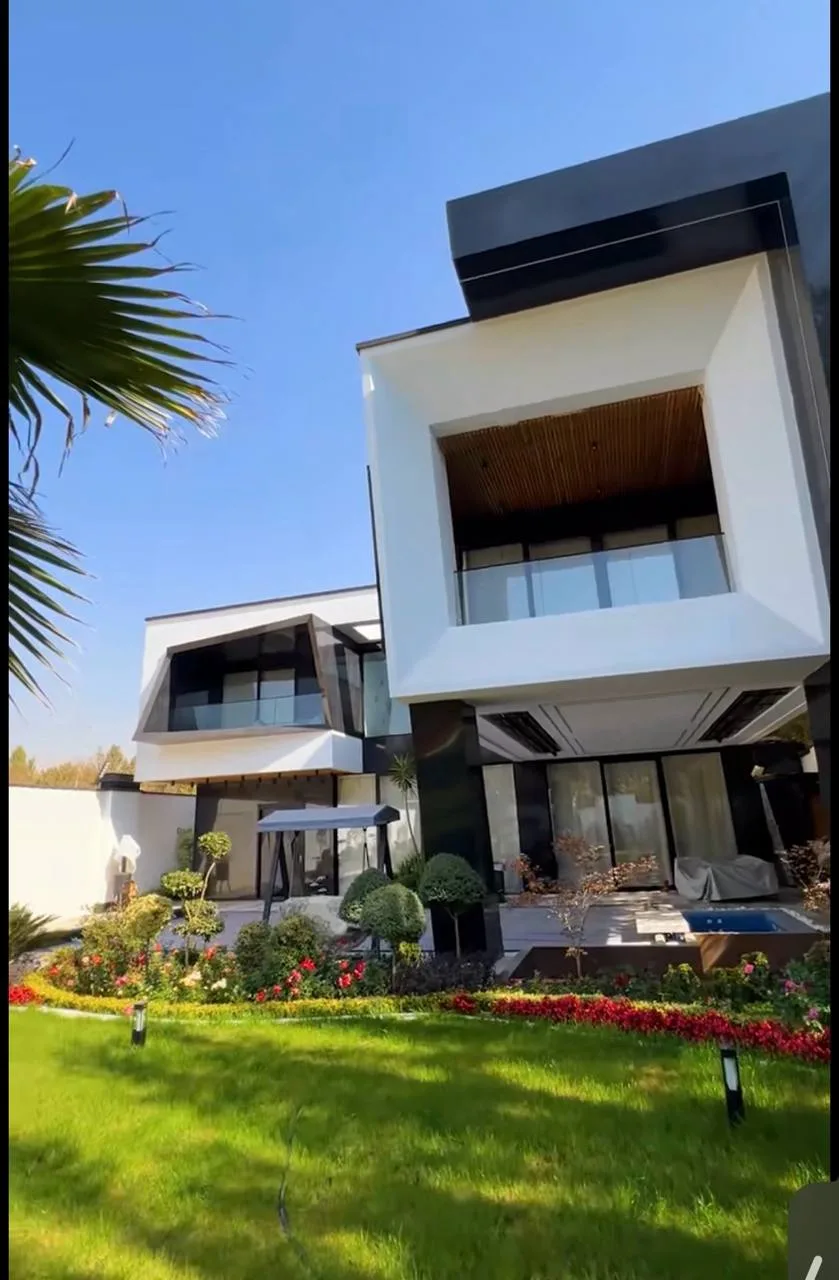 Modern Glass Villa: Pool Courtyard & Landscape, International
