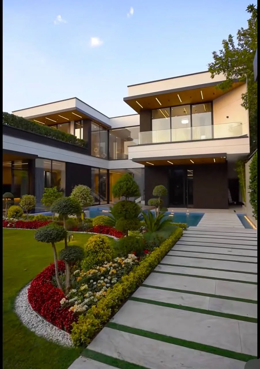 Modern Glass Villa: Pool Courtyard & Landscape, International